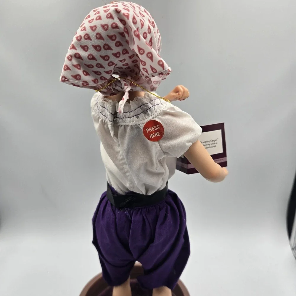 I Love Lucy Ashton Drake Doll Lucy Stomping Grapes 65th Anniversary Musical Read